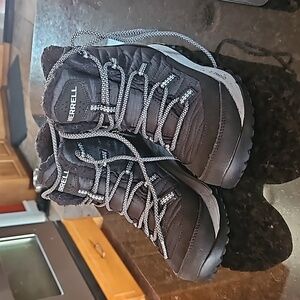 Merrell waterproof boots big kids 5.5 EUC